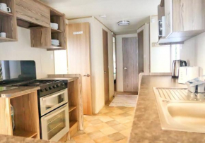 Great 8 person Family Holiday home at Combe Haven